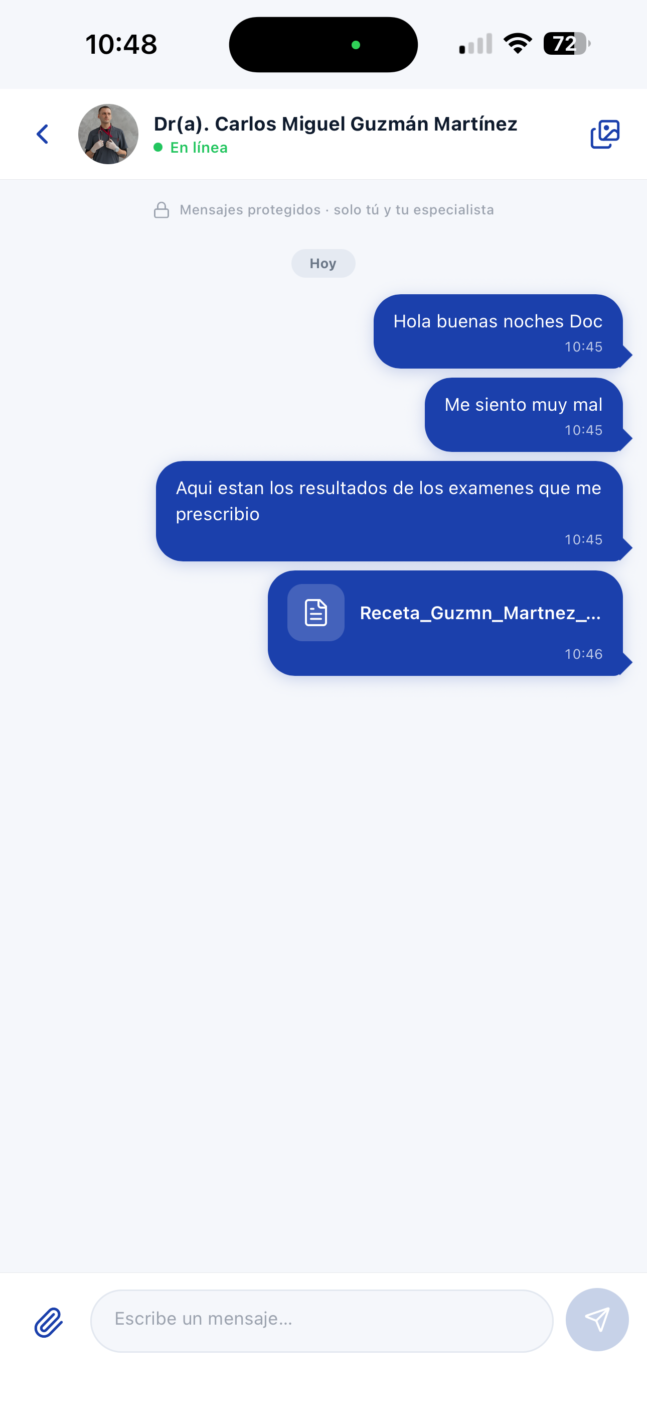 Chat de consulta en la app VIPMed con mensajes al médico y una receta en PDF adjunta